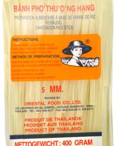 FARMER Rice Noodles 5Mm. 34x400GR speciaal voor in de thaise keuken die verkrijgbaar is in the online thaise webshop from Bew Thai. De lekkerste ingredient voor meals